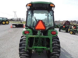 Tractor de un solo eje JOHN DEERRE 3039R 2023 de 35 HP con motor, caja de cambios y bomba - Product Image 4