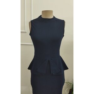 Robe en crêpe importée pour femme, col rond, coupe ajustée, détail volanté à la taille, 37229 - Bleu marine - Product Image 3