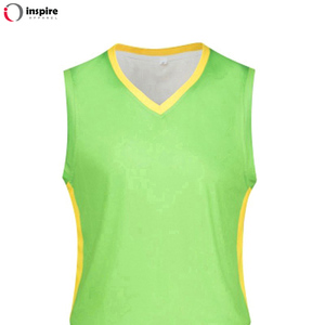 Conjunto de Uniforme de Baloncesto Unisex Personalizado, Venta Especial, Jersey y Pantalones Cortos Reversibles, Color Verde Sólido, por Inspire Apparel - Product Image 6