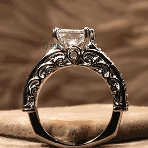 Bague de fiançailles princesse et coupe ronde solitaire avec accent pour femme - Product Image 3