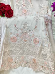 Collection de robes Salwar Kameez / Anarkali coupe droite en tissu Faux Georgette lourd effet Walima avec bordure droite de SIE - Product Image 3