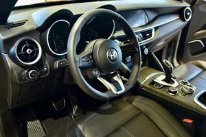 UTILISÉ LHD/RHD 2022 ALFA R0ME0 STELVIO TI - Product Image 2