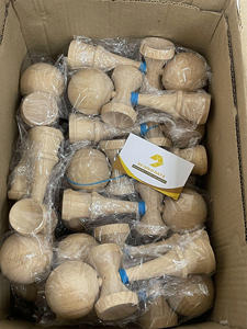 Jouet Kendama inspiré de Montessori pour l'équilibre et la précision, artisanat en bois du Vietnam - Product Image 4
