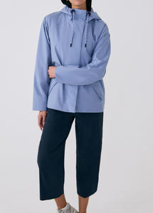 Coupe-vent respirant écologique de luxe pour les femmes Veste coupe-vent et imperméable légère et élégante avec logo personnalisé - Product Image 6