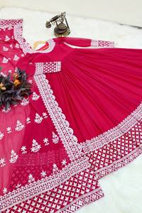 Robe de fête ethnique indienne et pakistanaise en soie brodée de diamants avec manches complètes et vêtement attrayant Dupatta - Product Image 2