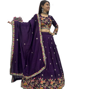 Nouvelle tenue indienne du sud, magnifique ensemble de designer en soie chinon pure, confectionné sur mesure, avec dupatta, de SIE - Product Image 1