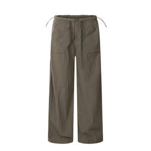 Pantalones cortavientos de nailon 100% para hombre al por mayor con bolsillos de carga con solapa lateral - Product Image 4