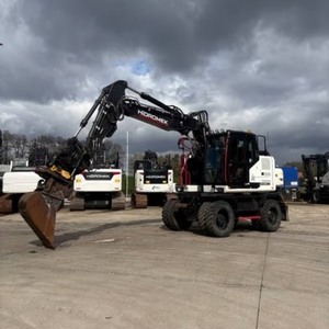 Excavatrices sur roues Hydromek 150 WR d'occasion, modèle 2023, 34 tonnes, avec godet de terrassement, 4x4, moteur hydraulique, équipement de construction - Product Image 4