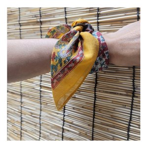 Pañuelo Cuadrado de Moda Hecho a Mano - 100% Algodón Pintado a Mano, Suave para la Piel y Multifuncional - Product Image 6