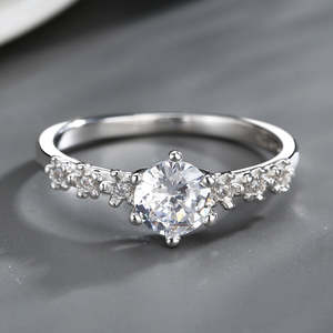 Anello di Fidanzamento in Argento Sterling Stile Boho con Pietra Naturale Taglio Ovale e Motivo Geometrico Placcato in Rodio Gioielleria Fine - Product Image 4