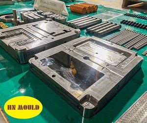 Moulage par injection plastique de haute qualité fabriqué au Vietnam matériaux ABS/PU/PP/PC durables pour ustensiles en PVC à faible teneur en caoutchouc - Product Image 5