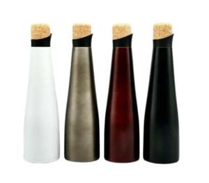 Botella Shark con Tapa de Corcho de 1 L, Sumérgete en el Estilo con la Botella Shark, Botella para Bebidas Inspirada en Tiburones con Tapa de Corcho - Product Image 1