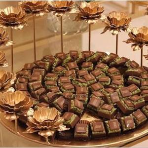 Fleurs Designer Haute Qualité Plaqué Or Premium Qualité Métal Fait Vaisselle Maison Et Hôtel Décor Chocolats Plateaux De Service - Product Image 3