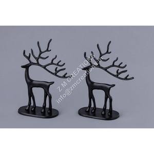 Juego de Esculturas de Reno Navideñas Modernas Hechas a Mano en Aluminio con Astas Negras, Tamaño Personalizable, Decoración para Mesa de Salón - Product Image 1