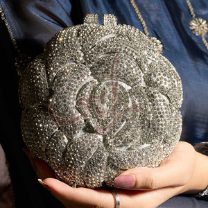 Service OEM, Dernier Design, Haute Qualité, Pochettes Portables Tendance, Pochettes Femme Légères avec Perles et Pompons, Vente Chaude en Stock - Product Image 4