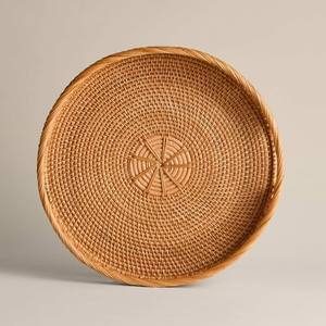 Plateau de service rond en rotin artisanal, plateau de présentation en osier naturel tissé, élégant détail central, organisateur décoratif pour table - Product Image 6