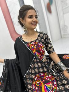 Ropa festiva Mujeres con estilo Algodón puro Lehenga Choli con bordado Gamathi pesado Trabajo hecho a mano Traje de diseñador elegante para Garba - Product Image 5