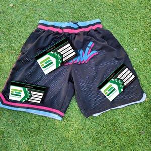 Pantalones Cortos de Baloncesto Retro Auténticos de Alta Calidad, Cómodos, Personalizados, en Gris, Blanco y Negro, Estilo Deportivo - Product Image 1