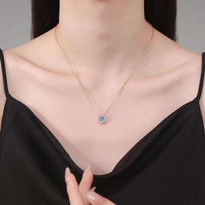 Collar de Moda con Colgante de Moissanita con Corte de Halo Personalizado en Forma de Rugby, Color D VVS, 1.00 Quilates, Engaste de Garra, Cadena de Eslabones, Plata 925 para Mujer - Product Image 6