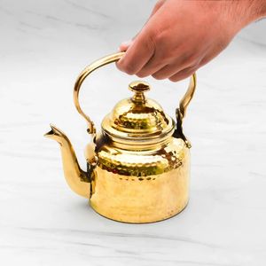 Tetera de Latón Hecha a Mano para una Experiencia de Té Auténtica con Paredes Gruesas y Retención de Calor Superior - Product Image 2