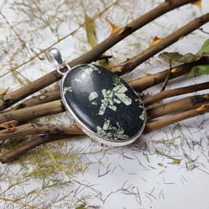 Colgante de Piedra Preciosa con Escritura China en Cabujón Ovalado Hecho a Mano - Joyería de Plata Chapada en Oro - Product Image 3