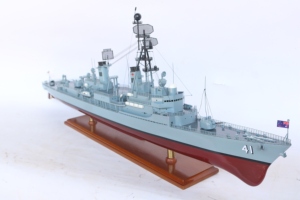 FABRICANTE DE GIA NHIEN APRUEBA EL DISEÑO PERSONALIZADO MODELO MOQ BAJO HMAS BRISBANE D41 NAVE DE BATALLA DEL DESATASCADOR CON ALTA CALIDAD - Product Image 3