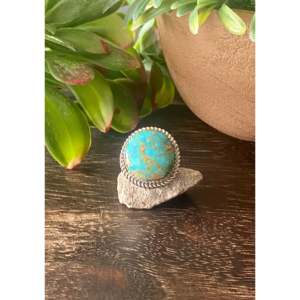 Anillo de Plata de Ley con Turquesa de la Montaña Sonora de Reda Galvan, Corte Ovalado Romántico en Oro Rosa, Talla 6.75, Regalo Perfecto - Product Image 1