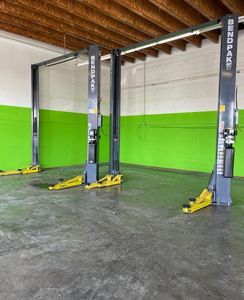 Elevador hidráulico de doble cilindro 110V/220V/240V/380V Elevador de coche de dos postes 2.2kw Motor 4,0 T Capacidad Equipo de elevación automática Garaje - Product Image 2