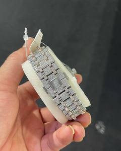 Lujoso reloj de dos tonos con tachuelas de diamantes de moissanita, movimiento de cuarzo, número árabe, esfera, función de fecha, helado para hombres y mujeres - Product Image 5