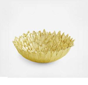 Nouvel arrivage Grand bol à fruits en aluminium Design de fleurs dorées Prix de gros Meilleur vendeur Bol en métal artisanal. - Product Image 5