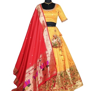 Blouse designer en soie Jacquard et pure soie banarasi Dupatta Lehenga choli - Product Image 1