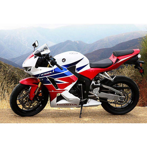 Moto sportive de pointe Honda CBR600RR prête à l'exportation avec une construction durable et des composants fiables - Product Image 3