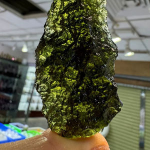 พลอยโมลดาวิทสีเขียวธรรมชาติคุณภาพสูงสุด เกรดท็อป สำหรับเครื่องประดับงานแต่งงาน ลด 20% และของขวัญปีใหม่ - Product Image 2