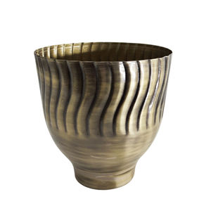 Article unique Jardinière ronde décorative en métal pour jardin Design gravé Laiton placage antique Taille standard Pot de bureau et décoration intérieure - Product Image 2