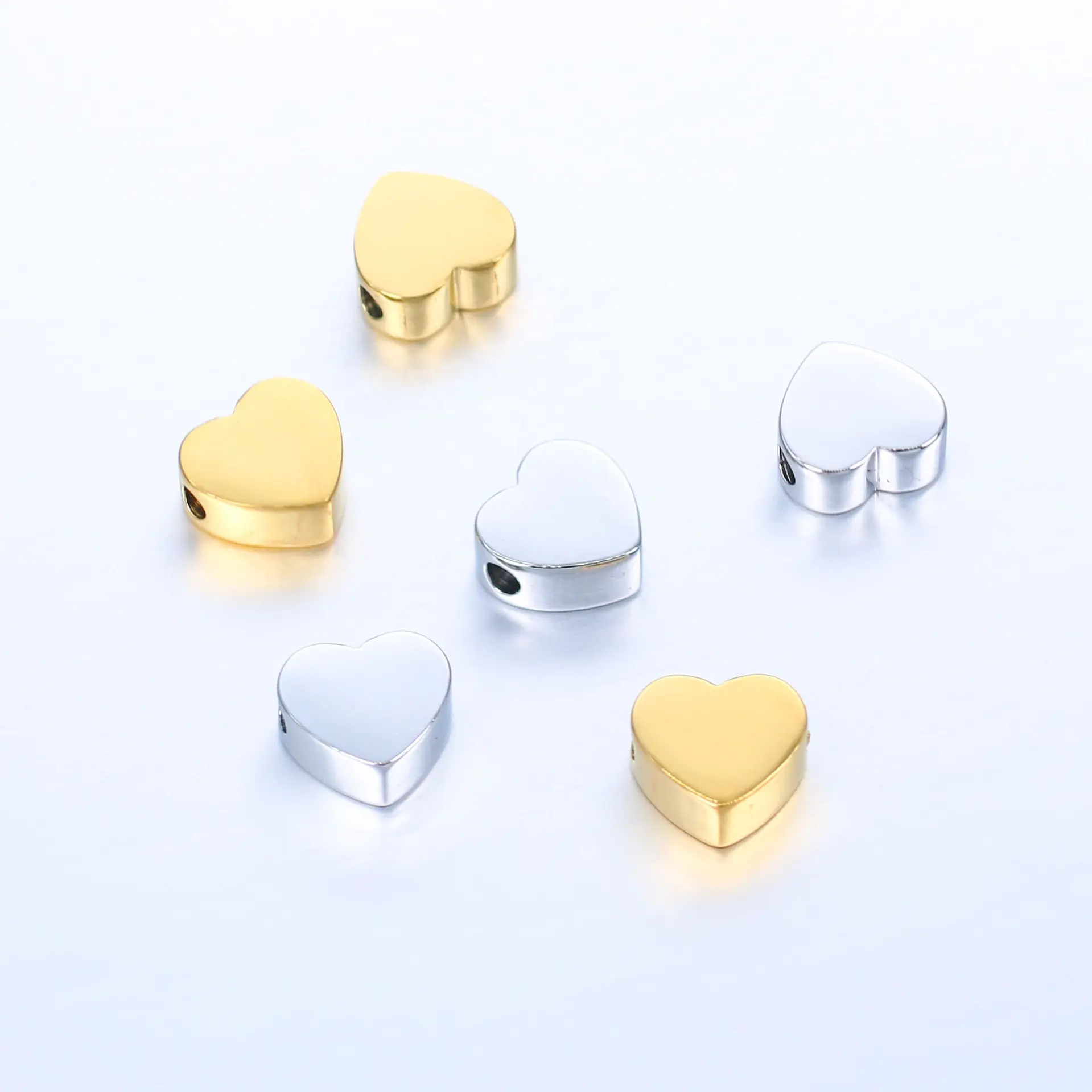 Pendentif en forme de coeur durable brillant avec de minuscules trous Pendentifs à breloque parfaits pour accessoires de mode bricolage