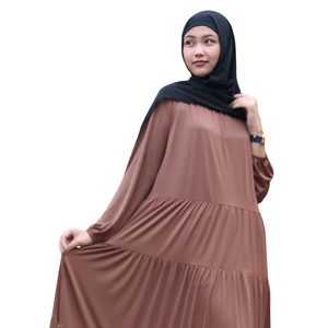 Vestido largo Zevanya de estilo modesto para mujer con mangas largas Tela crepé suave Diseño étnico musulmán duradero y de alta calidad - Product Image 1