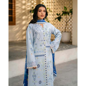 QALAMQAR เสื้อเชิ้ตผ้าลินินปักลายระบายอากาศสำหรับผู้หญิงช่วงฤดูร้อน 3 ชิ้น ชุดกางเกงผ้าชีฟองพิมพ์ลายพร้อมผ้าคลุมไหล่-BIC-4717 - Product Image 2