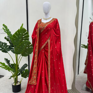 Hermoso Sari de diseñador con trabajo de hilo y secuencia - Product Image 1