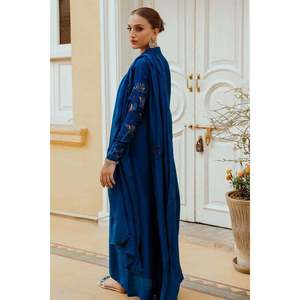 Ensemble chemise et dupatta élégant en satin pour femme Inara avec col mandarin et manches longues, respectueux de l'environnement - Product Image 6