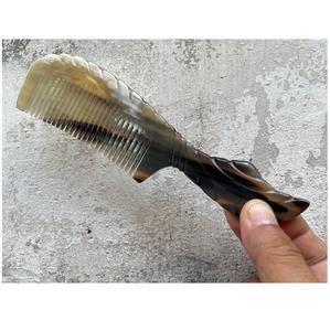 Peigne en corne de vache naturelle fait à la main, outil professionnel de coiffure - Product Image 2