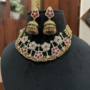 Ensemble ras du cou plaqué or Polki exclusif avec boucles d'oreilles pour femmes et filles pour les collections de mariage et de vêtements traditionnels - Product Image 1