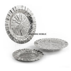 Juego de tres bandejas de metal para chocolate Plateado Plato de chocolate hecho a mano Bandeja de metal decorativa para chocolate más vendida - Product Image 1