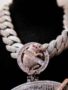 Colgante y Dijes de Plata 925 Personalizados con Diseño Único, Estilo Hip Hop, con Incrustaciones de Moissanita, Letra Personalizada - Product Image 5