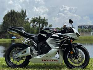 Honda CBR600RR usada del 2016 disponible para la venta - Product Image 2