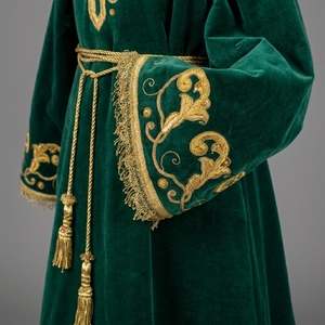Robe de cérémonie de luxe en velours vert, broderie en fils d'or, tunique royale, robe de mariage artisanale Zardozi, robe de couronnement - Product Image 2