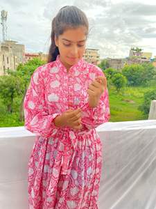 Hermoso Vestido corto con estampado Floral para siempre, diseño de cuello vuelto, tamaño Mini, precio al por mayor, patrones, tela que se adapta a la silueta - Product Image 3