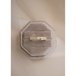 Anillo con Bisel de Esmeralda y Diamantes Marianna - Product Image 3