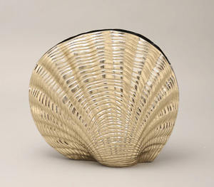 Coastal Elegance Shell Design Vase en métal inspiré de l'océan Shell Design Vase en métal pour décor moderne - Product Image 5