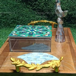 Ensemble de bocaux en acrylique élégant Ramadan et Eid Mubarak avec couvercles incrustés de nacre et plateau de service en bois design - Product Image 1