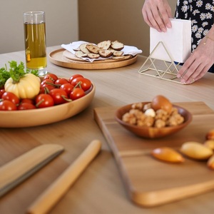 Porte-serviettes en or géométrique, acier inoxydable, design triangulaire moderne, base stable, accès facile, décoration de table élégante - Product Image 4